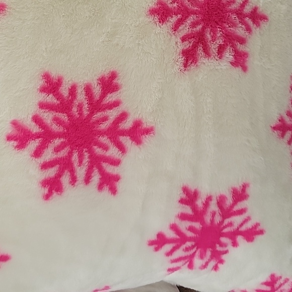 Snowflake Pillows ❄️ - Picture 3 of 5